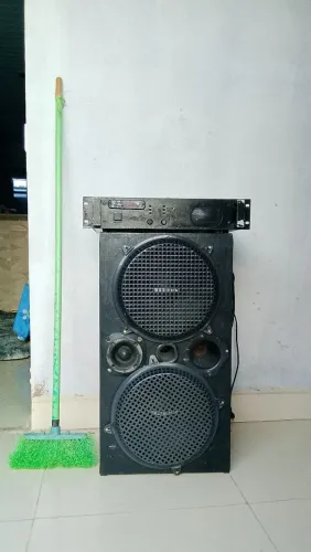 Caixa de som com amplificador com boca de 12