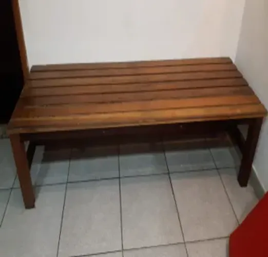 Banco de madeira 173x57x42 com almofadas