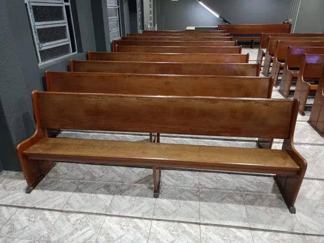 VENDO BANCOS PARA IGREJA