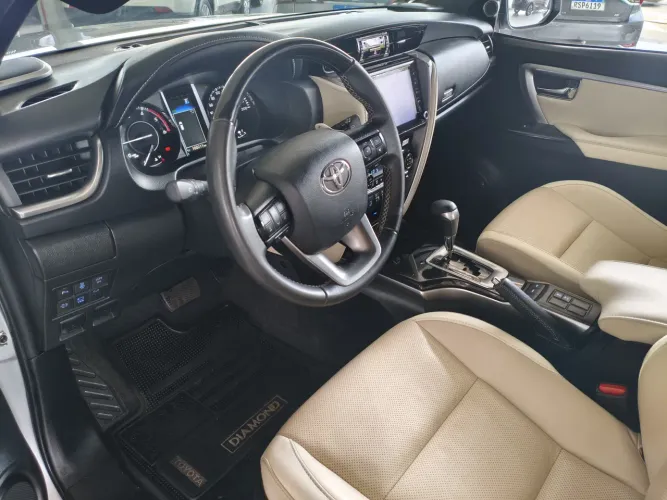 Toyota Hilux SW4 Diamond 2.8 TB 4X4 Die. Aut. 2022