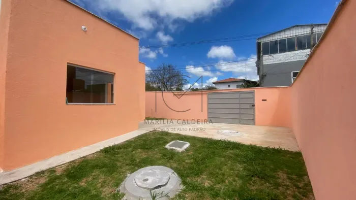 Casa à Venda no Bairro Floresta Encantada | 3 Quartos, Suíte e Área Externa