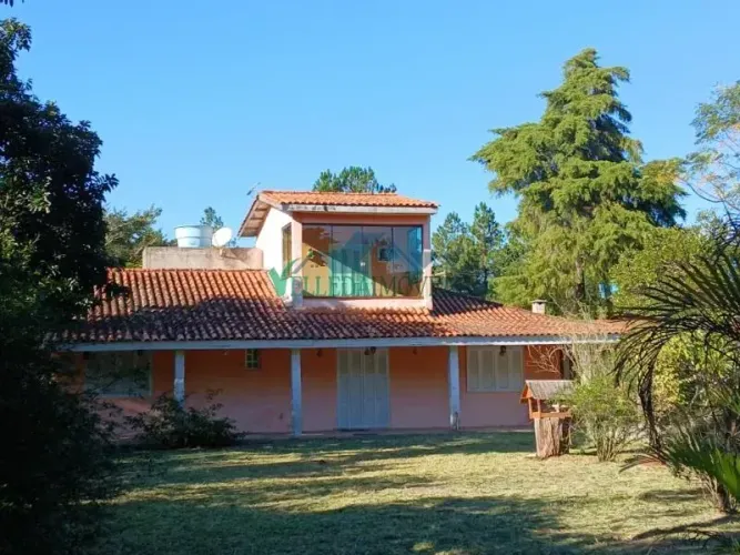 Vlleda oferece belíssima casa no Pomar da Lagoa com dois terrenos e suíte com sacada