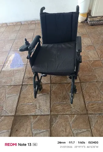 CADEIRA DE RODA A BATERIA USADA