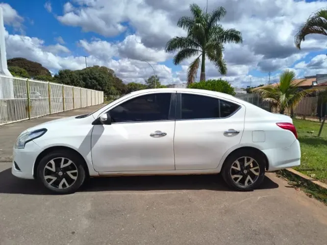 Nissan Versa SL 1.6 16V Flexstart 4P Mec. 2017