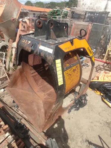 Vende-se Caçamba Peneira MB Chusher - MB-S18