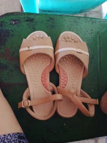 Vendo sandália semi nova