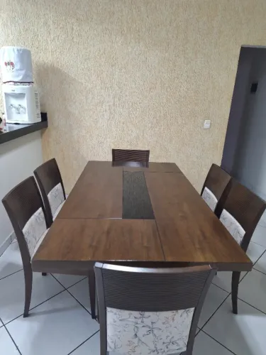 Mesa de jantar com buffet