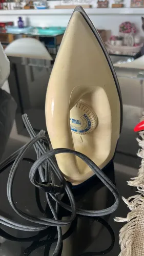 Ferros de passar roupa elétricos 220 volts