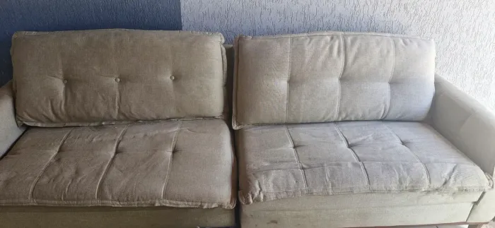 Sofá / precisando de reforma.