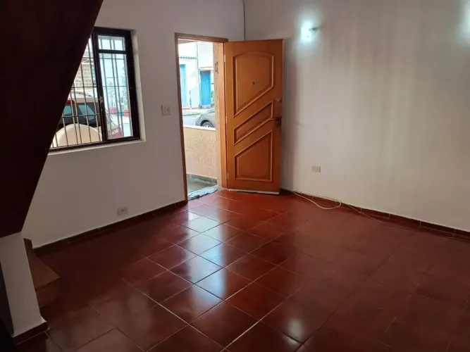 Excelente Sobrado de Vila Fechada para Locação no Cambuci
