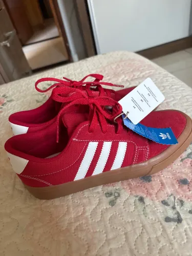 Tênis adidas original novo 