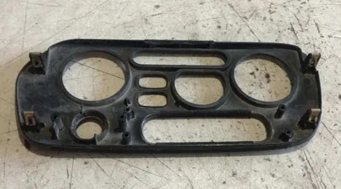 Moldura Do Painel Mitsubishi Colt 1996 - 2003 / Mr189245