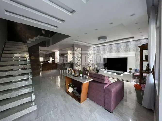 Casa duplex com 3 suítes no Condomínio Golden Village - Campo Grande