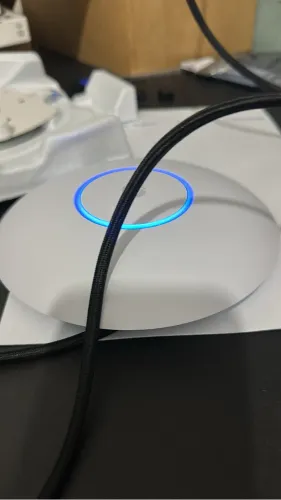 Access Point Ubiquiti UniFi U7 Lite Tri-Band 9.3gbps Porta 2.5GbE Ponto de Acesso Wi-Fi 7