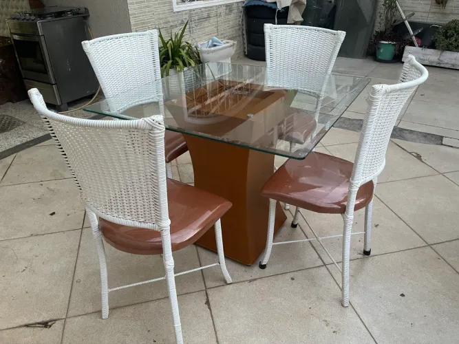Mesa de Jantar 4 Cadeiras Fibra Sintética