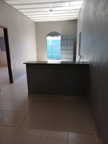 Aluga-se casa no Novo aleixo