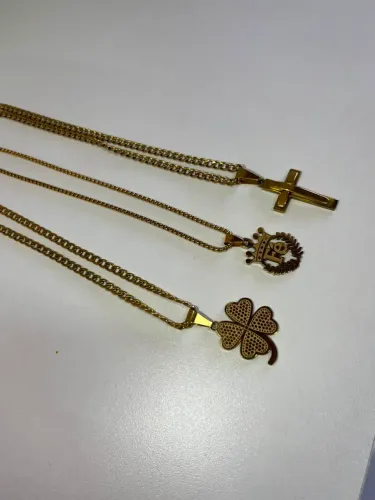 Cordão aço banhado a ouro ?