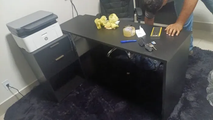 Mesa de escritório em L