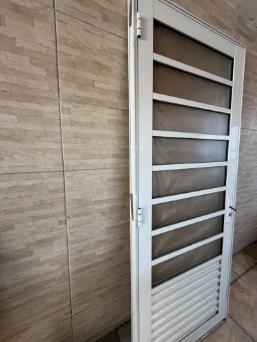Porta aluminio branca dassazaki 