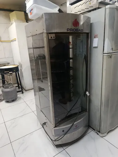 Máquina de assar frango