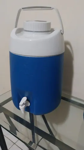 Vendo 1 Garrafa/Botija Térmica de 12 litros cada.
