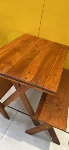 Mesa de madeira rústica