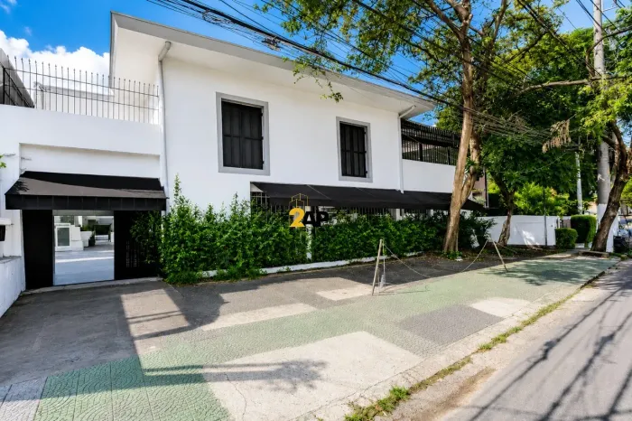 Ponto Comercial de Alto Padrão no Jardim Paulista: 6 banheiros, 6 vagas de garagem, 400m² 