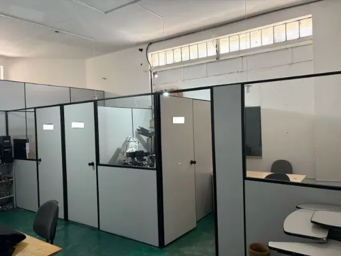 Vendo divisórias com portas