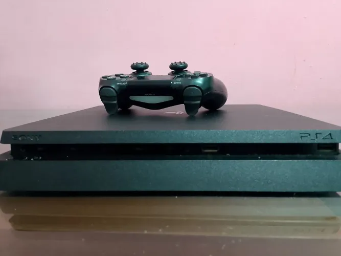 Vende-se um PS4 1 tb