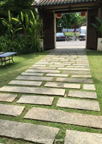 Pedra Decorativa Granito Fino 30x80 - Elegância e Resistência para Caminhos, Jardins e Áre