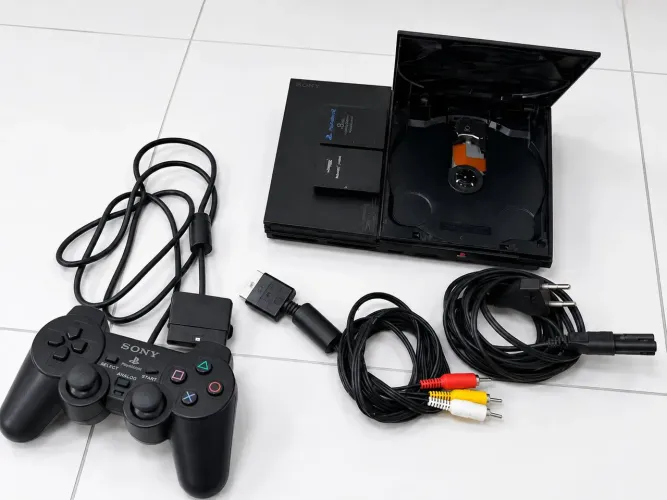 PS2 COM 2 CONTROLES E 4 JOGOS COMPLETO