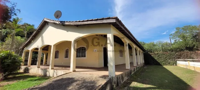 Chácara para Locação em Salto de Pirapora-SP, Morro Branco: 2 Quartos, 2 Salas, 3 Banheiro