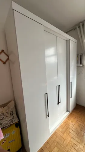 Guarda roupa branco