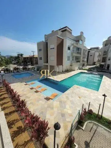 Apartamento amplo de 2 dormitórios no Campeche