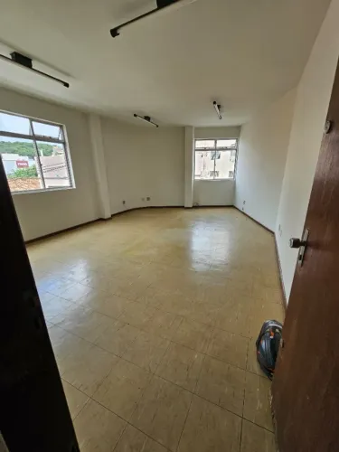 Vende-se sala comercial centro Itaúna 