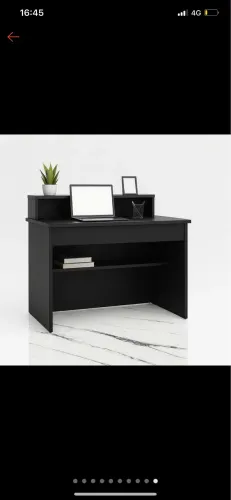 Balcão para escritório, recepção, comércio, e acompanha uma cadeira madeira detalhes preto