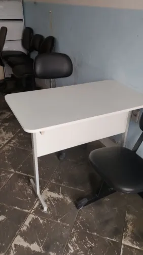 Mesa para professora tamanho 1,00x50