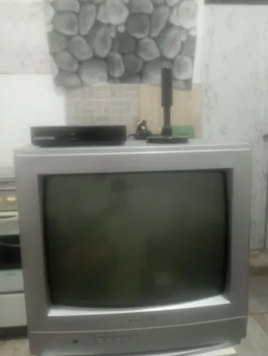 Tv 15 polegadas, conversor e antena digital pra sair hoje.