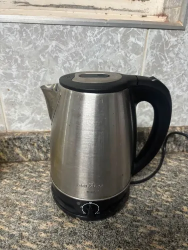 Chaleira elétrica Britania Inox com regulador de temperatura