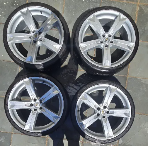 JOGO RODAS CRUZE EUROPEU REPLICA MONACCO MW120 20X8 PRATA 5X113<br><br>COM 4 PNEUS SEMI NOVOS
