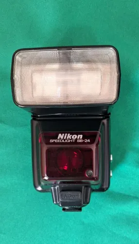 Flash nikon Sb24 