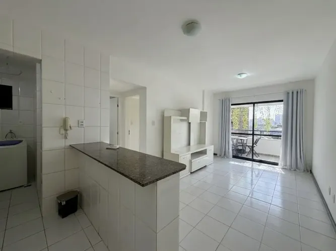 Apartamento mobiliado, 1/4 e sala, varanda, 60m², Itaigara.