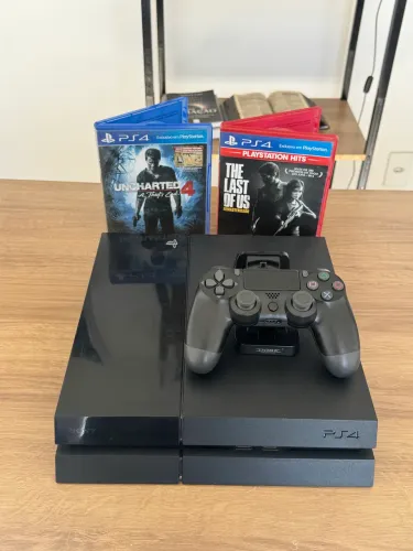 Ps4 Fat muito novo 