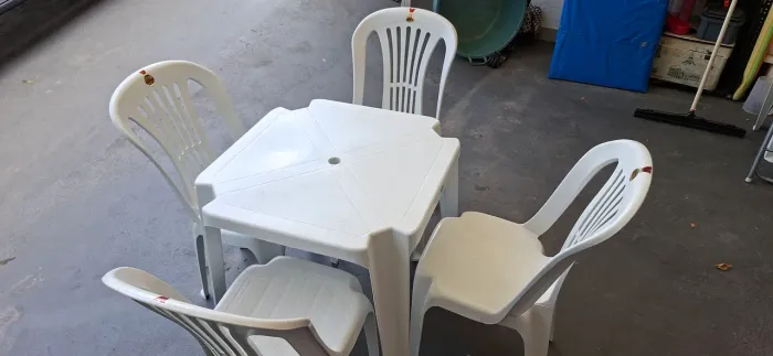 CONJUNTO DE MESA E CADEIRAS