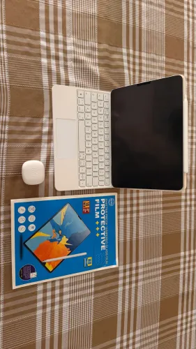 Ipad Air 5 (com caneta, teclado, fone e pelicula reserva)