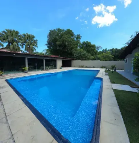 PONTA NEGRA. COND. JARDIM EUROPA, CASA TERREA COM 4 QUARTOS SENDO 2 SUITES, PISCINA E 4 VA