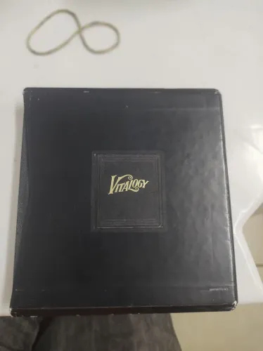 Box cds Pear Jam Vitalogy