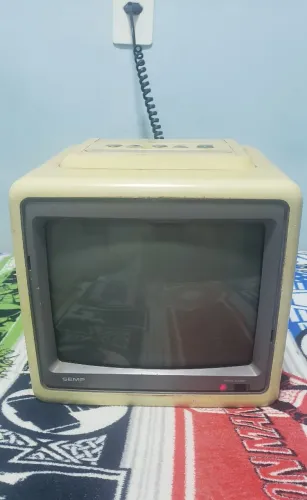 Tv semp 10 polegadas (leia a descrição)
