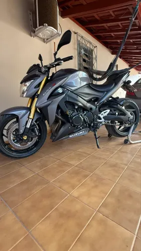Suzuki GSXs 1000