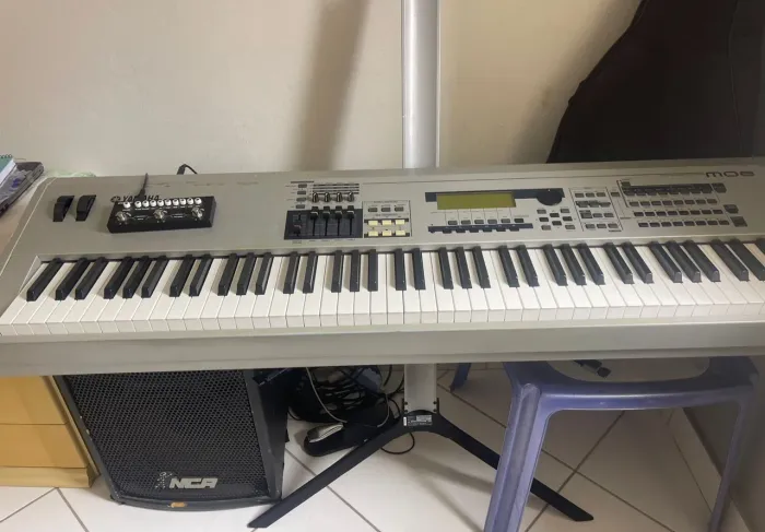 WORKSTATION YAMAHA MO8